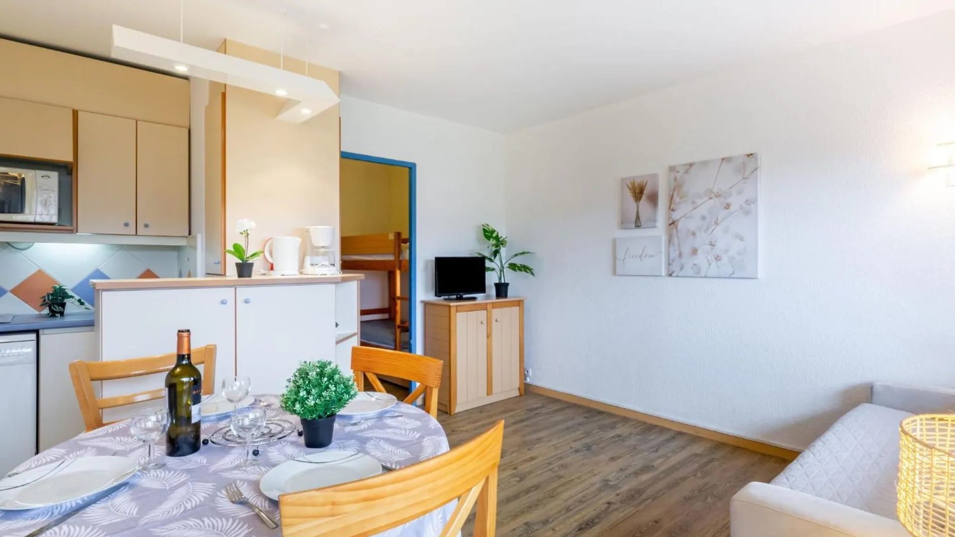 Apartment Les Platanes-3 By Interhome Σαιντ-Μαξίμ 0*,  Γαλλία